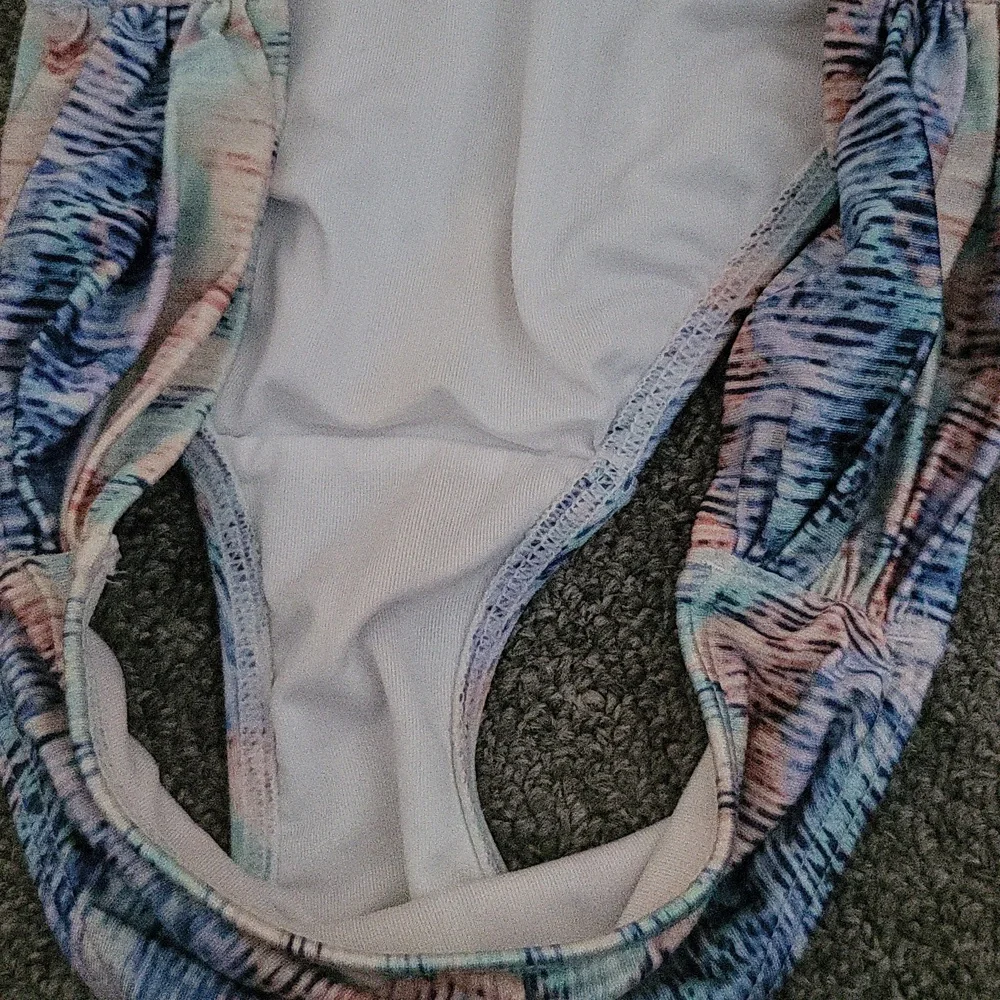 Victoria's Secret White Bikini Bottom - Picture 6 of 6